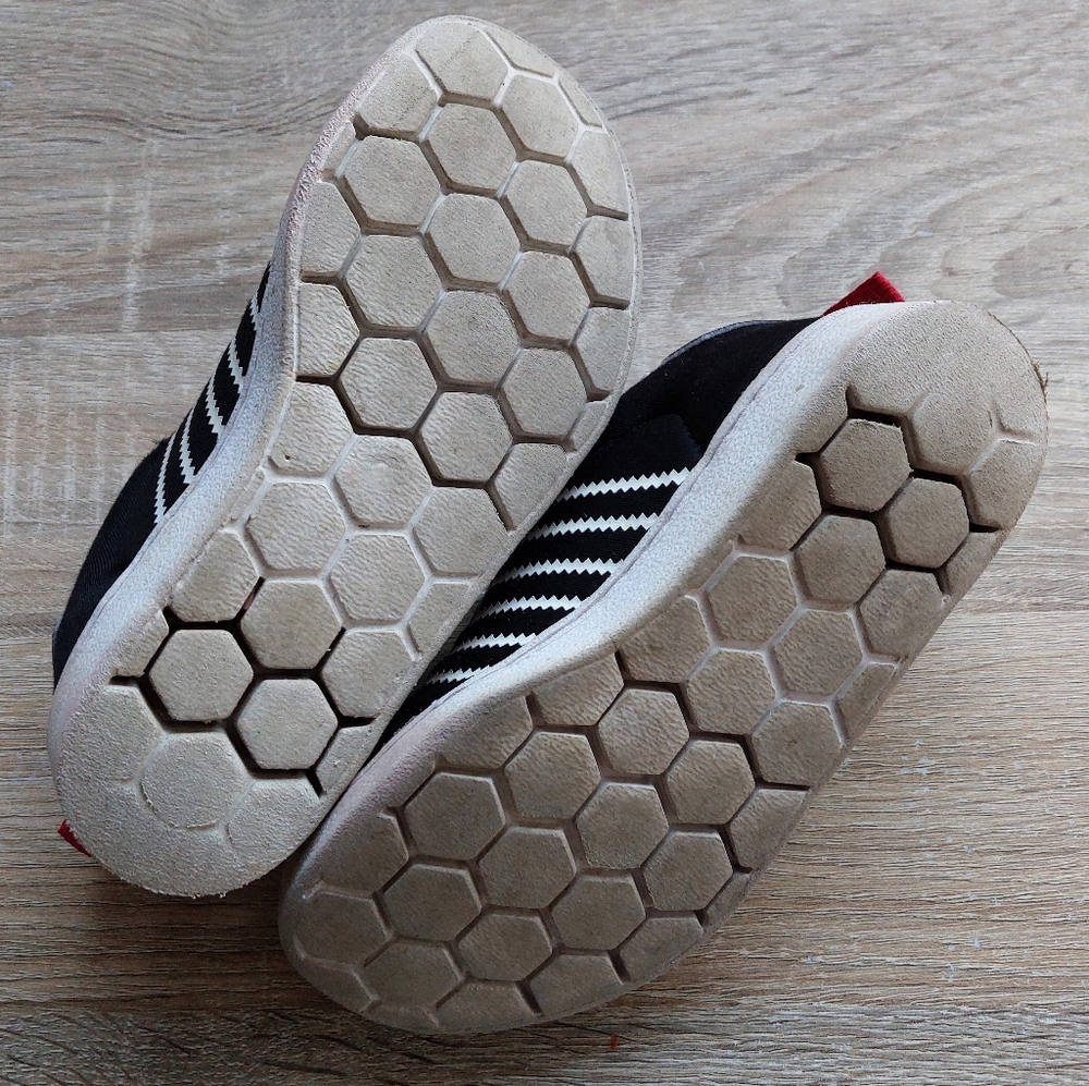 Adidas Mickey shoes 12.5 - Picture 4 of 15